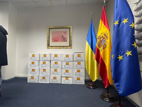 ONG Help To Ukraine entrega 20 robots medicalizados homedoctor en la embajada de España en Ucrania